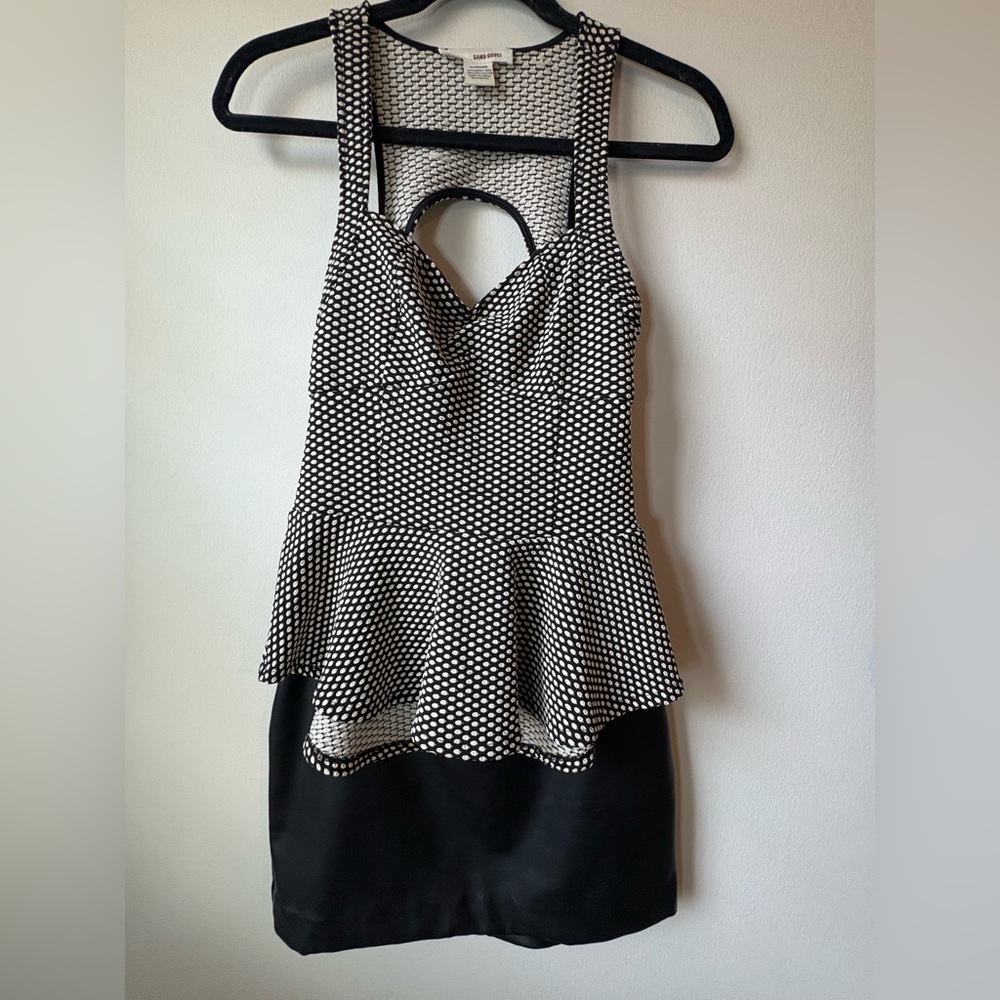 Sans Souci Monochrome Textured Top
